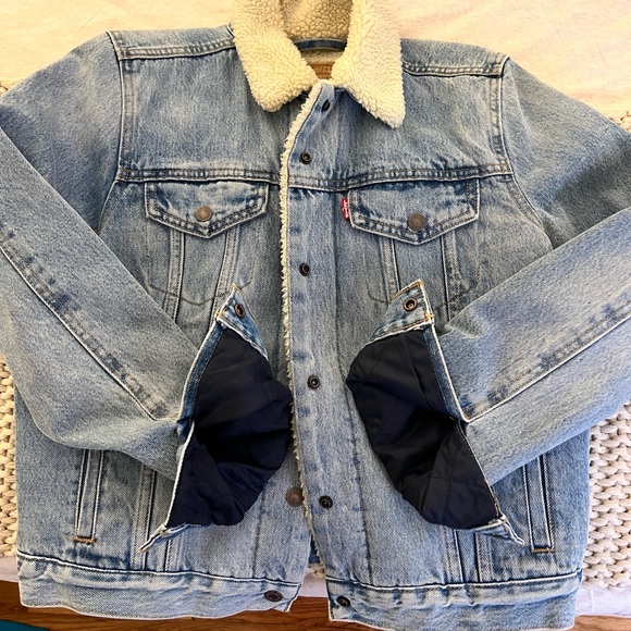 LEVI’S Original Sherpa Trucker Jacket - Picture 10 of 10